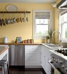 Kitchen Cabinets Wall Color by Kitchen Pale Yellow Wall Color With White Kitchen Cabinet Kitchen Cabinets Wall Color