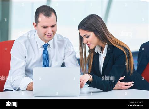 Modern Business People 的图像结果