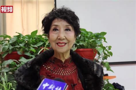 兰州80岁模特奶奶：老有所“事” 爱美不分年龄_凤凰网视频_凤凰网