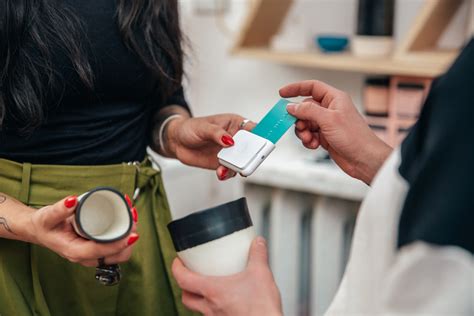 Local Store Stock Image 的图像结果