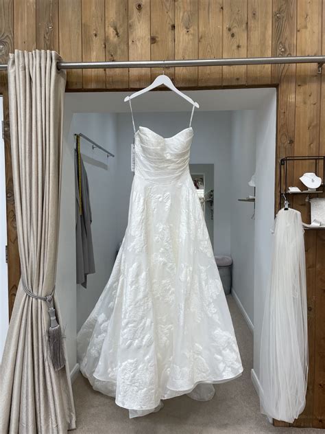 Essense of Australia, D3971 Wedding Dress Save 45% - Stillwhite