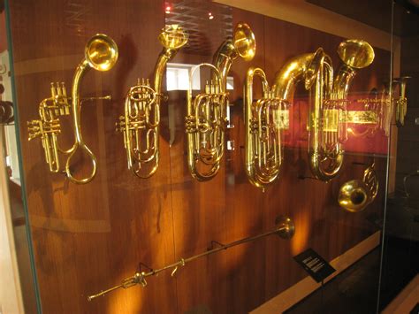 File:Brass instruments - Musical Instrument Museum, Brussels - IMG 3942 ...