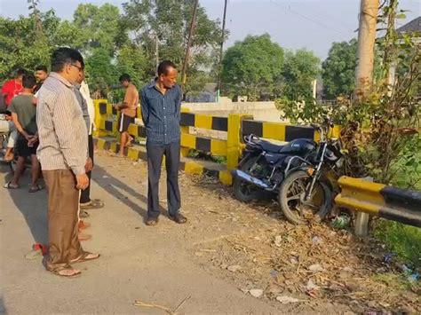 Two youths of the same village died on the spot when the bike collided ...