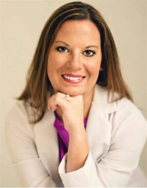 Dr. Sarah Lindhurst | Rochester Veterinary Hospital