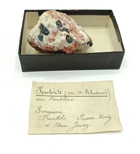 Rhodonite et Franklinite, Franklin, Sussex-County, New Jersey, USA.