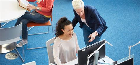 Students Using Technology 的图像结果