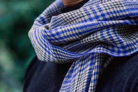 Blue with Grey Checkered Yarn-Dyed Lambswool Unisex Woollen Scarf ...