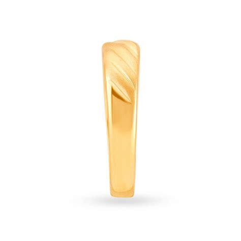 Sculpted Gold Finger Ring for Men