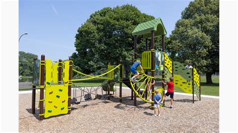 Soldiers and Sailors Park - Compact Nature-themed Playground