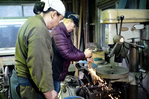 Small Sword Forging Experience Led by a Master Swordsmith (Basic Plan)