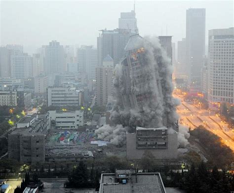 城市建筑大厦爆炸灾难坍塌大桥通用背景3500*2080图片素材免费下载-编号640596-潮点视频