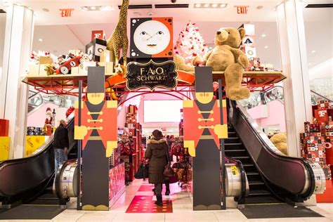 FAO Schwarz Expands To London