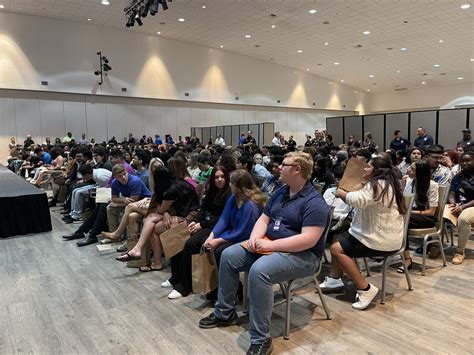 Job Fair Connects Hundreds of High School Seniors to Local Employers | Plant City Observer