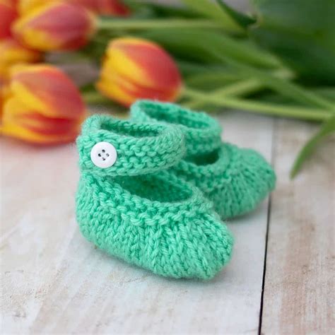 Ankle Strap Baby Booties Knitting Pattern