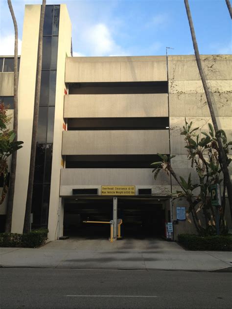 9361 Dayton Way Garage - Parking in Beverly Hills | ParkMe