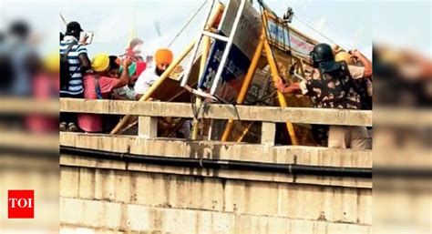 Cannons open as protests rage on Punjab-Haryana border | Gurgaon News ...