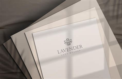 Maquete de logotipo em relevo em papel branco para apresentação da ...