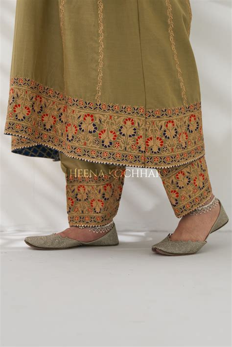 Qayoom – HeenaKochhar India