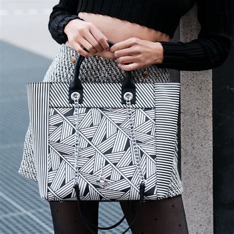 Bella Structured Tote Bag With Dual Carry Handles & Chain Straps