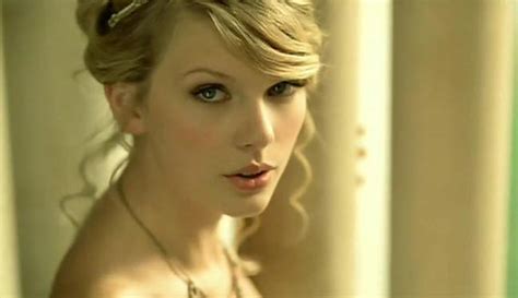Lirik Lagu Love Story Taylor Swift yang Populer di TikTok