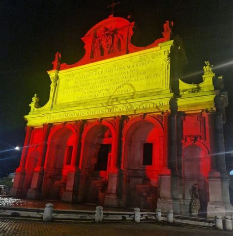 Rome,colors of Spanish national flag on Fontana dell´Acqua Paola . : r ...
