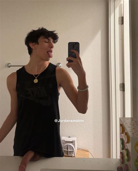 since 🐦 going down … hello reddit :) : r/twinks