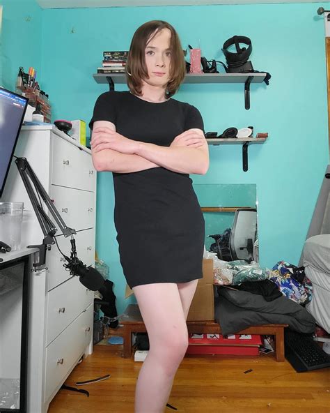 Can Femboys wear cute dresses? : r/femboy