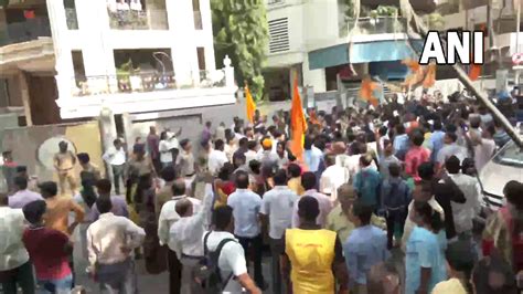 Maharasthra: MLA-MP couple's plan to chant Hanuman Chalisa outside CM ...