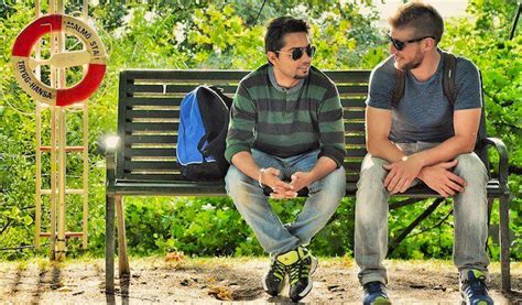 Tourist Meeting Local 的图像结果