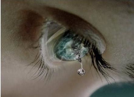 形容眼泪留下来的句子,关于眼泪的唯美句子说说心情。_好句子_文摘汇
