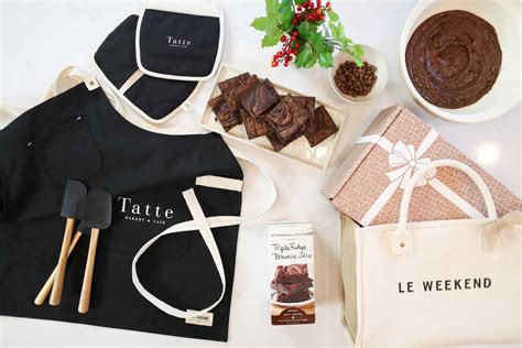 7 Corporate Holiday Gift Ideas for Clients | Garuda Promo and Branding