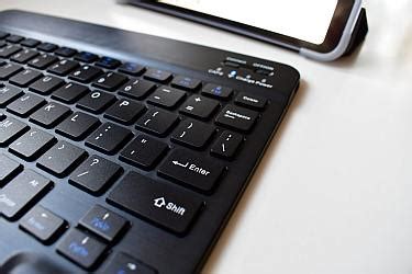 Test Of $12 Small Wireless Blueooth Keyboard For Tablets, Smartphones, Other PCs From Alldocube