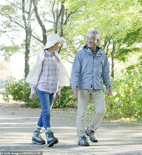 Groundbreaking study links biological age to dementia risk... so take ...