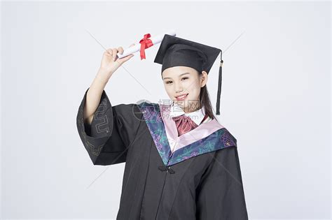 拿毕业证书的毕业生高清图片下载-正版图片500932820-摄图网