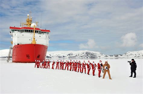 Ship Photo of The Day - Santa's 5,000 Tonne Ice-Breaking Sled
