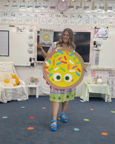 Miss Charlotte 💐 on Instagram: "Book Week 🥹🫶🏼🌈 The Smart Cookie 🍪 ...