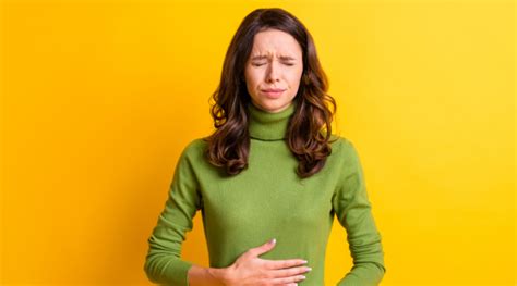 पेट में गर्मी के लक्षण और उनसे राहत पाने के घरेलु उपचार - HealthKart