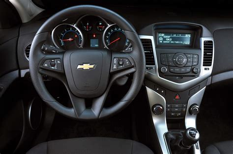 Chevrolet Cruze 2015: aumento de preços para sedã e hatch