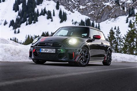 MINI Cooper John Cooper Works (01/2025).