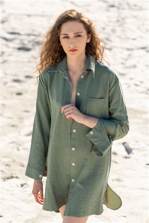 Women's Shirt Fabrics Guide: Choose the Best Material for You