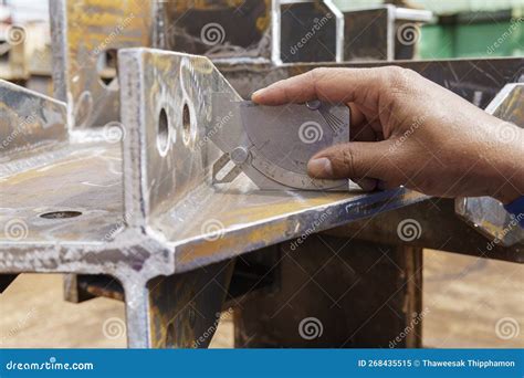 Measure The Fillet Weld Leg Length Of The Welded With A Welding Gauge ...