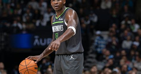 Anthony Edwards issues statement after alleged texts about abortion