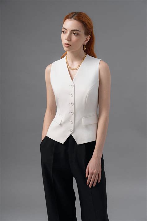 Kiyana Linen Vest | Sleeveless vest outfit, Vest outfits for women, Outfits