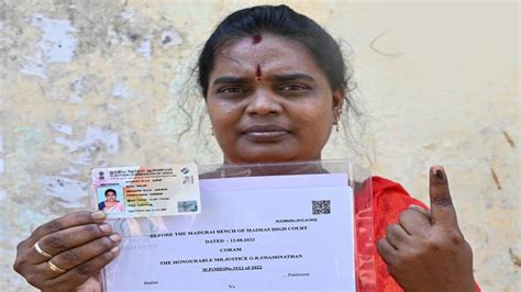 முதன்முறையாக தேர்தலில் வாக்களித்ததால் இலங்கை தமிழர் முகாம் பெண் ...