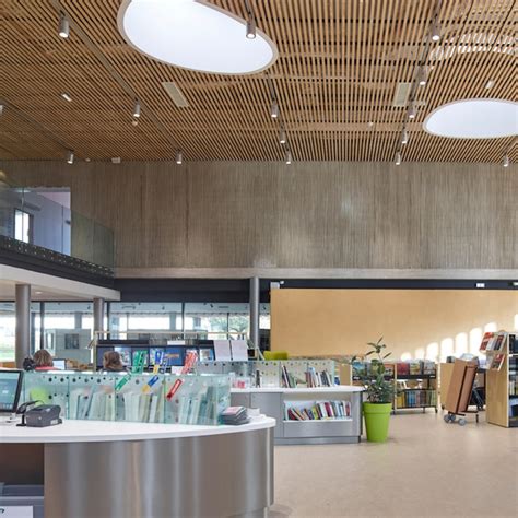 Library Front Desk 的图像结果