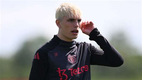 Garnacho is a Blue! Chelsea complete £40m signing of Argentina ...