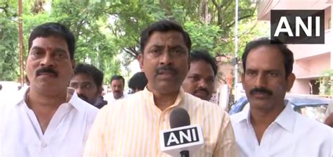 Telangana: BJP' Muralidhar Rao, family cast vote at polling booth in ...