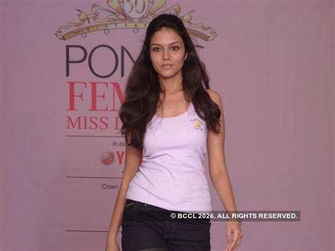 Ramp walk training at Pond's Femina Miss India 2013