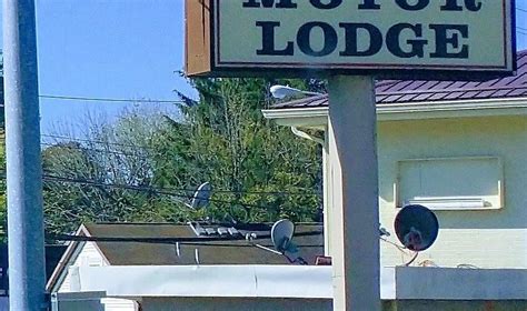 COUNTRY CLUB MOTOR LODGE (Fairmont) - Lodge Reviews & Photos - Tripadvisor
