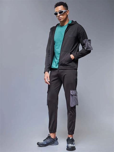 Black Utility Sweats – CAVA Athleisure Pvt Ltd